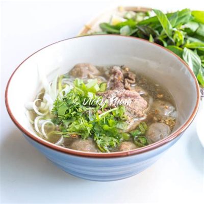  Luoyangin Seared Beef Noodle Soup: Kuuma ja Kiinteä - Lämmitä Sieluasi