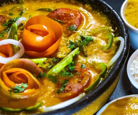  Moqueca de Peixe: Kuumaa ja Kermaista Maailmaa Brasilialaisessa Muodossa!